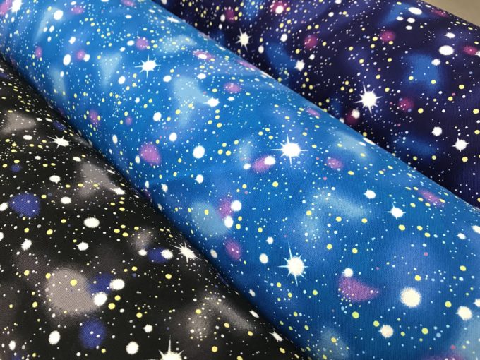 気分はまるで宇宙遊泳 リアルな星空柄のオックスプリント生地 銀河の布 11 布が安い 生地の通販 大塚屋ネットショップブログ