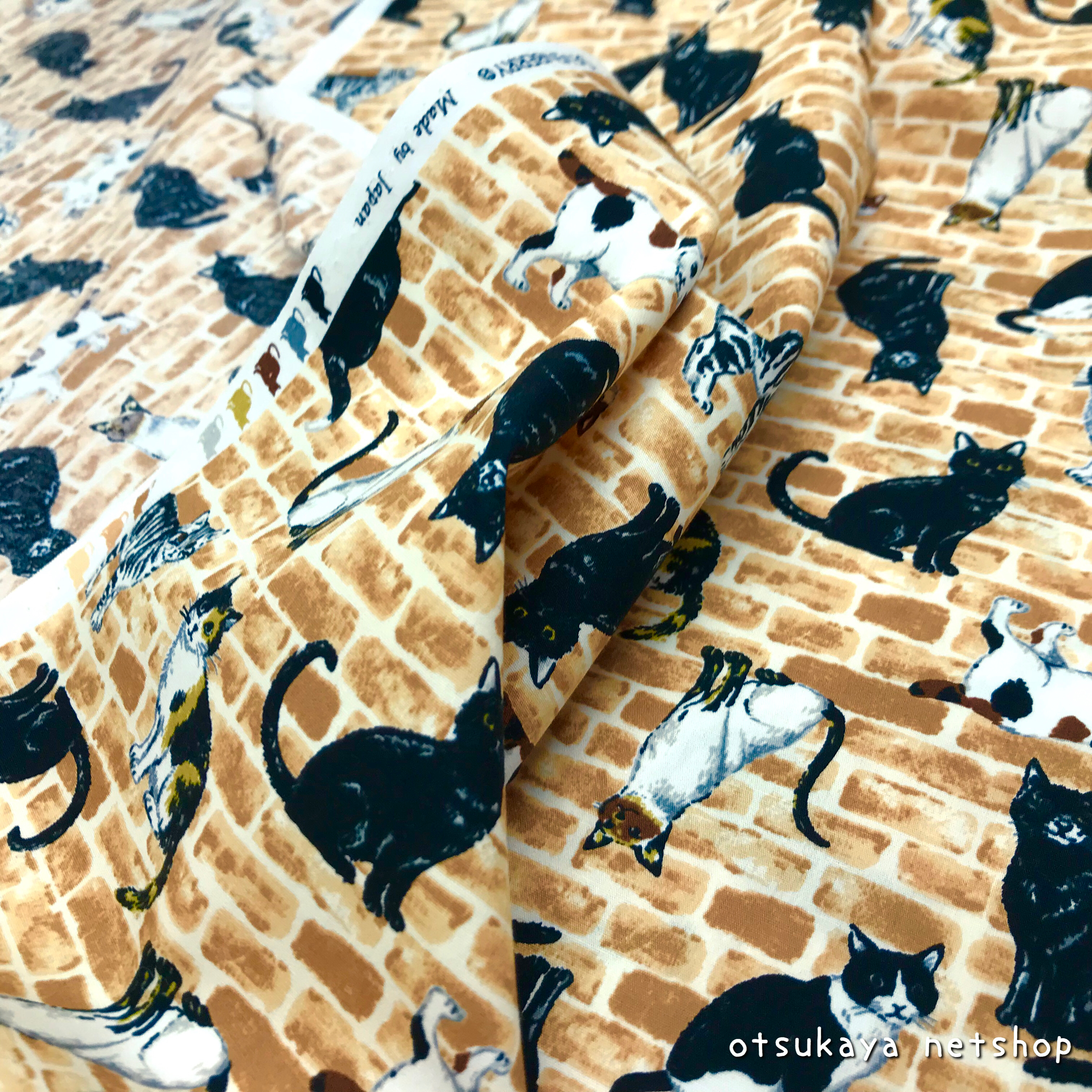 いろんな種類のネコちゃんが登場 ブロードプリント生地 レンガ猫 3 楽しい生地 布がたくさん 洋裁材料の通販 大塚屋ネットショップブログ 手芸 ハンドメイド