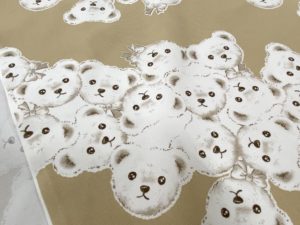 クマさんの顔が並ぶ布！オックスプリント「テディベアフェイス」(2233